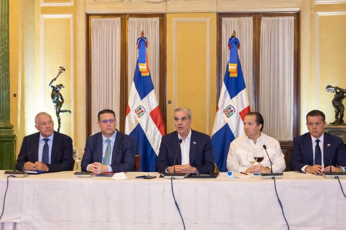 DomRep - Die Regierung sucht den Dialog mit der Wirtschaft, um steigenden Verbraucherpreisen durch den Nahost-Konflikt entgegenzuwirken.