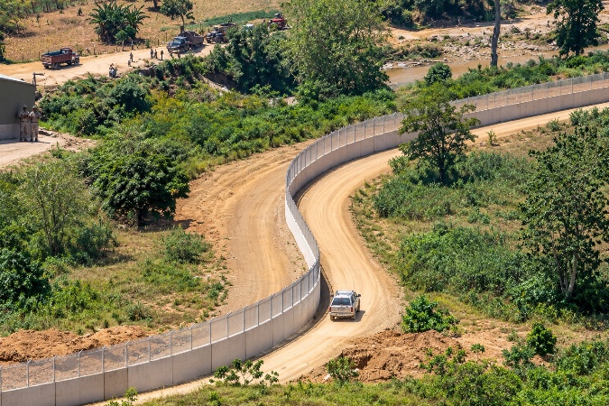 DomRep - 14,5 Kilometer neue Grenzmauer bei Jimaní / Foto © Presidencia de la República