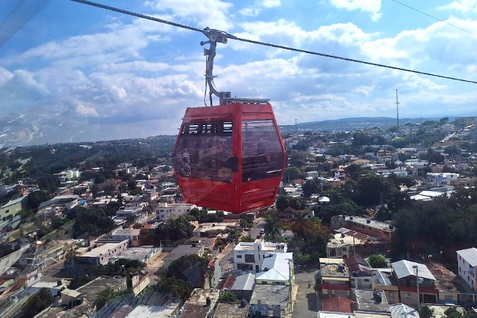 DomRep - Die Seilbahn von Santiago – ein preiswertes Vergnügen