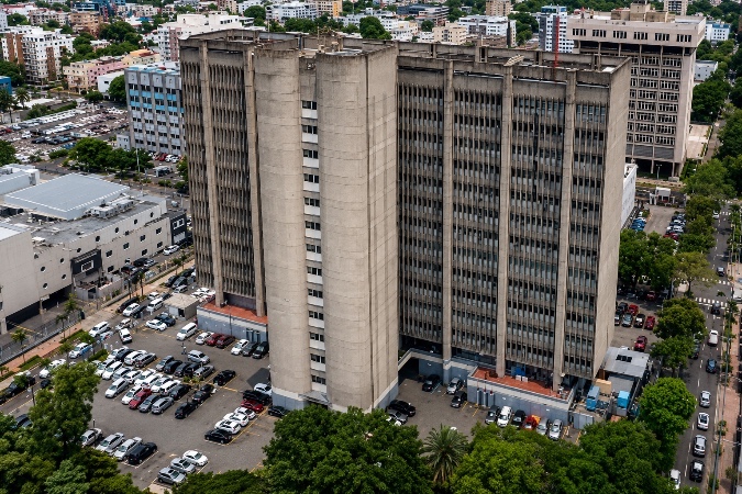 DomRep: Der Behördenkoloss von Santo Domingo, den jeder Dominikaner als „El Huacal“ kennt